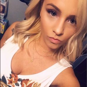 Meet your Posher, Brooke